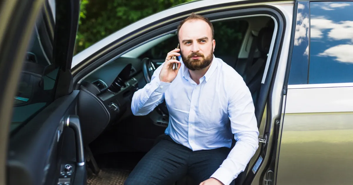 Nabourali jste služební auto? Kdo zaplatí škodu a kolik může zaměstnavatel chtít po zaměstnanci