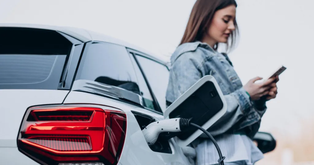 Povinné ručení pro elektromobily: Jak se liší od pojištění vozidel se spalovacím motorem?